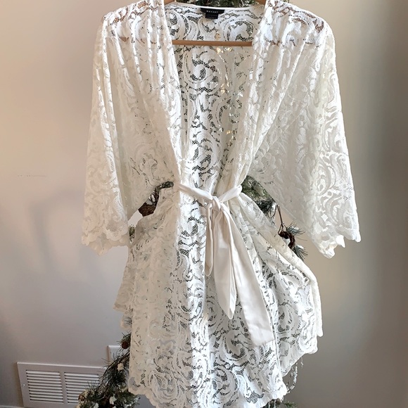 NATORI VICTORIAN LACE MINI ROBE